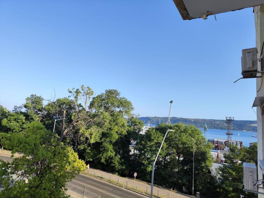 Opal Beachfront Apartment Варна Екстериор снимка