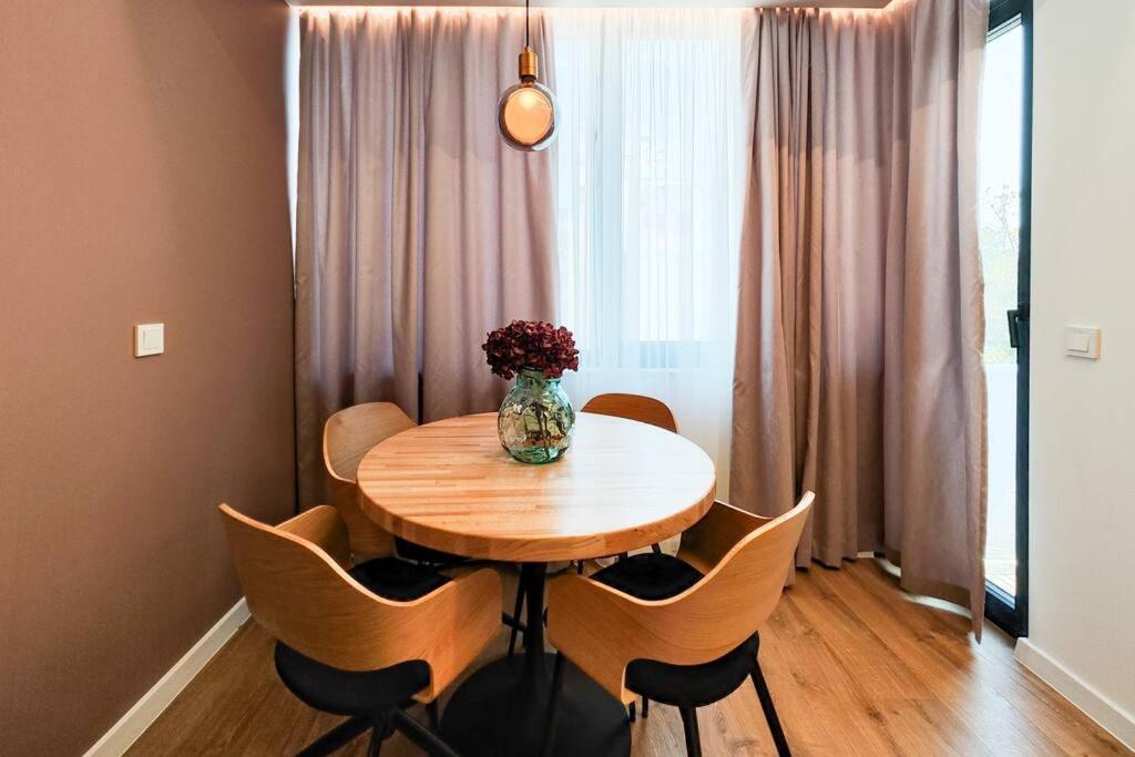 Opal Beachfront Apartment Варна Екстериор снимка
