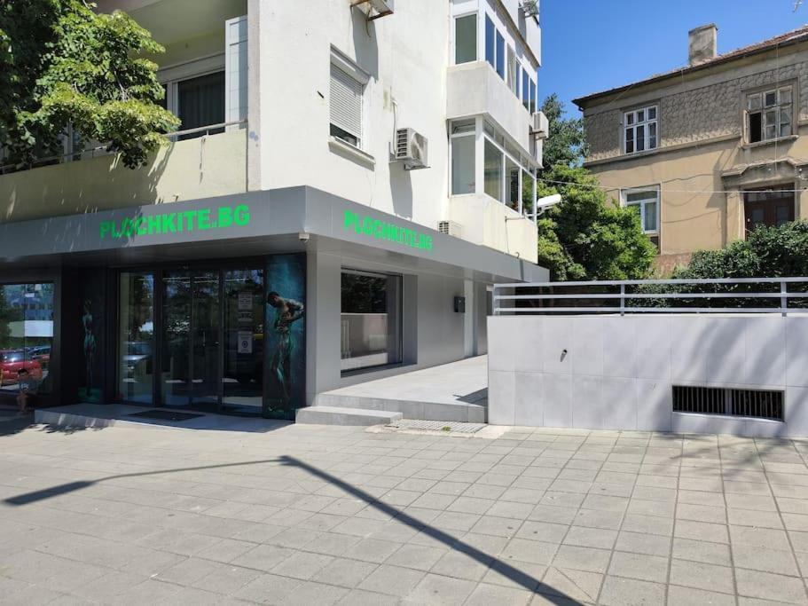 Opal Beachfront Apartment Варна Екстериор снимка
