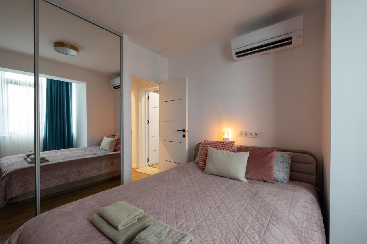 Opal Beachfront Apartment Варна Екстериор снимка